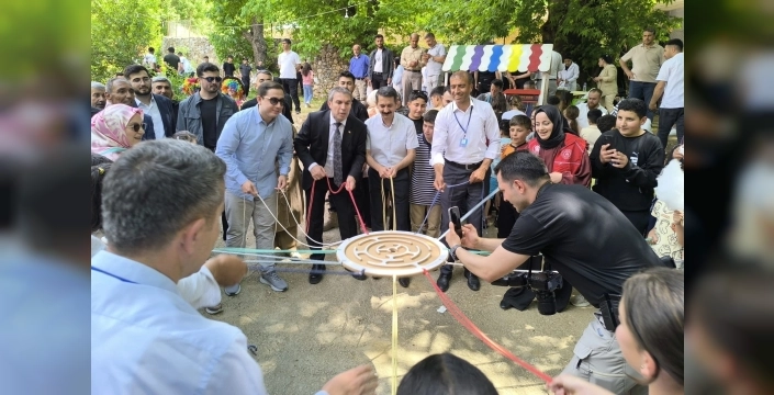 Sason'da bahar coşkusu: Şenlikler binlerce kişiyi 