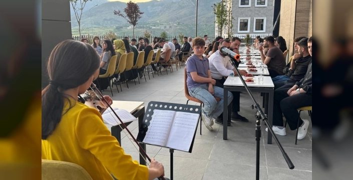 Sasonlu gençler YKS öncesi coştu: Müzik ve ikramlarla moral 