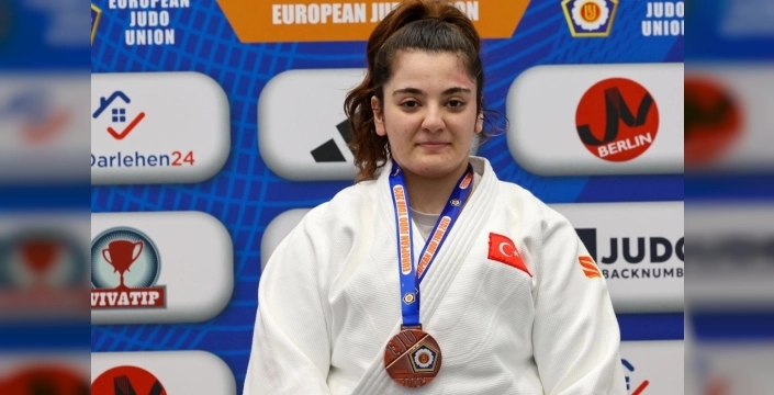 Sema Mete, Berlin'de bronz madalya kazanarak İzmir'i gururlandırdı