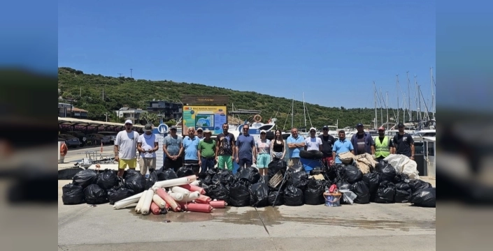 Sığacık koylarında çevre bilinciyle temizlik seferberliği