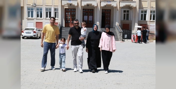 Van'da anne ve çocukları birlikte üniversite sınavına girdi