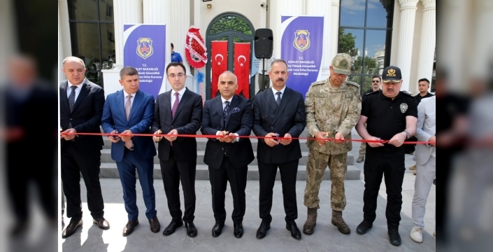 Van'da tutuklu ve hükümlülerin eserleri sanatseverlerle buluştu