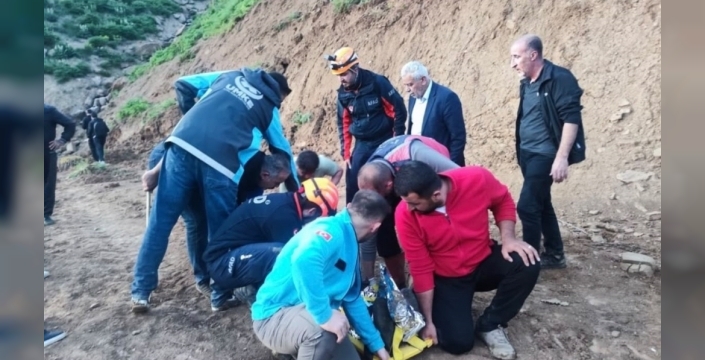 Yüksekova'da talihsiz olay: Ot toplarken kayalıklardan düştü, ekipler seferber oldu