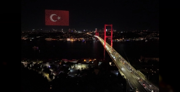 15 Temmuz ruhu gökyüzünde canlandı: Dronlarla nefes kesen ışık şöleni