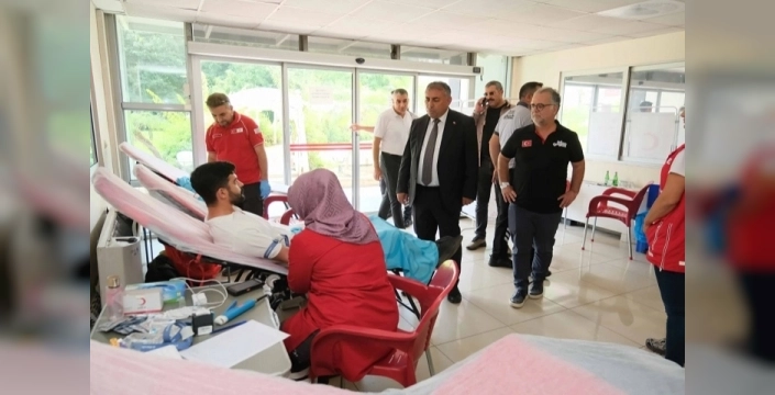 Adana'da gönüllü kan bağışı kampanyası umut dağıtıyor
