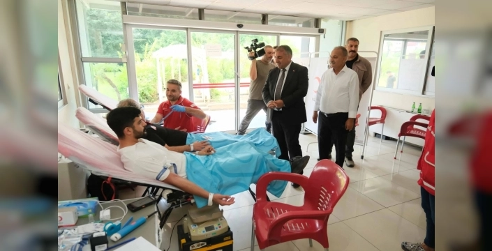 Adana'da kan ve kök hücre bağışı kampanyası umut dağıtıyor