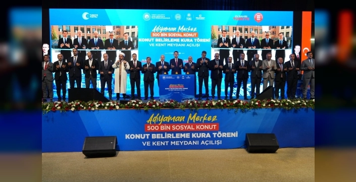 Adıyaman'da sosyal konut kuraları çekildi, yeni kent meydanı açıldı