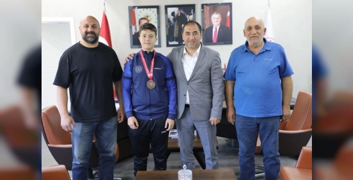 Ağrı'dan boks ringinde parlayan yıldız: Baver Yiğit Bayram Türkiye üçüncüsü oldu