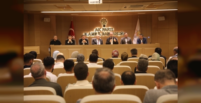 AK Parti Genel Başkan Yardımcısı Şen Elazığ'da teşkilatla buluştu: 'Vatandaşla güçlü iletişim esastır