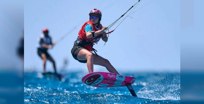 AKUT Spor'un Derin Deniz Sorguç, Formula Kite Avrupa Şampiyonası'nda gümüş madalya kazandı