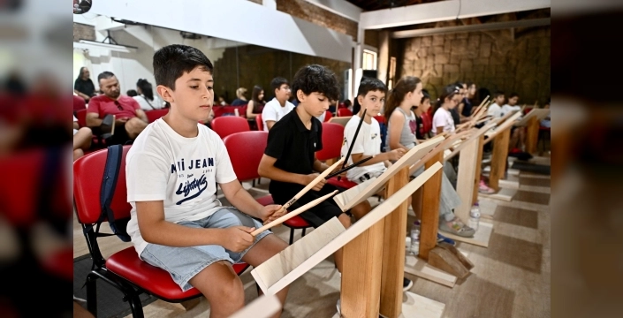 Antalya'da çocuklardan bateri kurslarına büyük ilgi