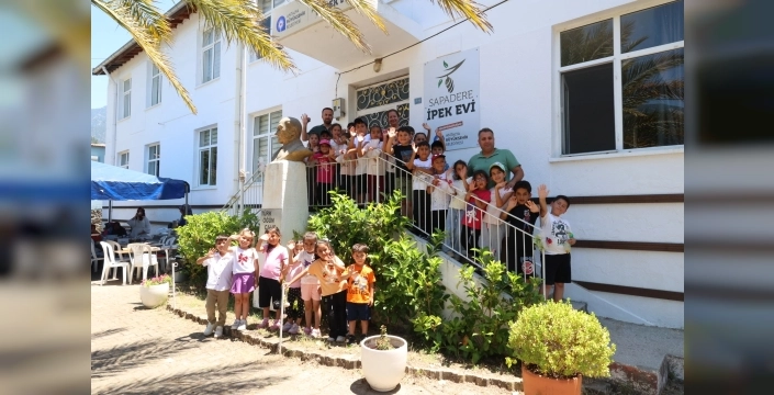 Antalya'daki köy okulu ipek evine dönüştü: Ziyaretçiler akın akın geliyor