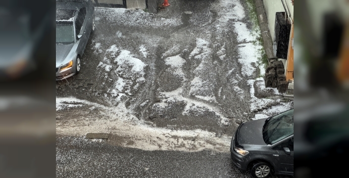 Ardahan'da ani hava değişimi: Sağanak ve dolu hayatı vurdu