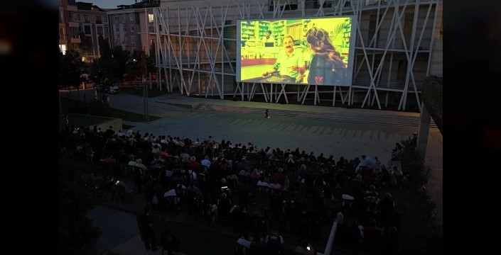 Bakırköy'de nostalji rüzgarı: Açık hava sinema günleri başladı