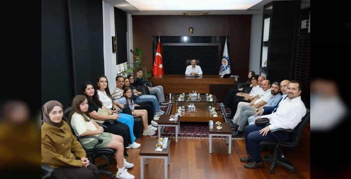 Başkan Büyükgöz, LGS birincilerini Kent Meydanı'nda onurlandırdı