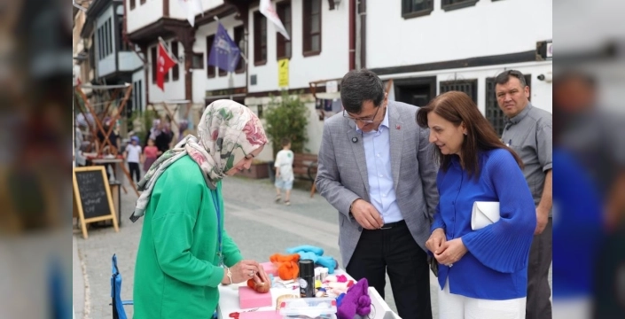 Başkan Kahveci, Germiyan Sokak'ta üreticilerle sohbet ederek Kütahya'nın değerlerini övdü