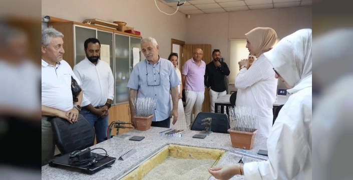 Beyaz Kalpler'in marifeti, Halk Eğitim'den tam not aldı