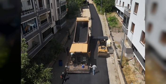 Bingöl'de 20 kilometrelik yol ağı, 40 bin ton asfaltla yenileniyor