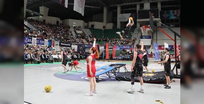 Bursa'da yaz spor okulları coşkuyla açıldı