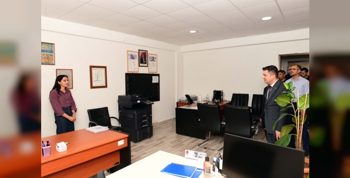 Çatak Kaymakamı Abdullah Sarı, eğitim faaliyetlerini yerinde inceledi