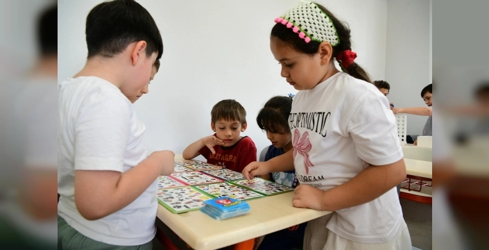 Çayırova'da minikler yaz kurslarıyla hem eğleniyor hem öğreniyor