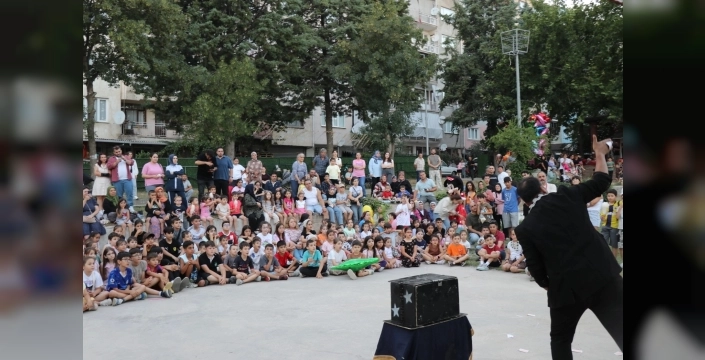 Çocukların yüzünü güldüren şenlik Gördes'te coşkuyla kutlandı