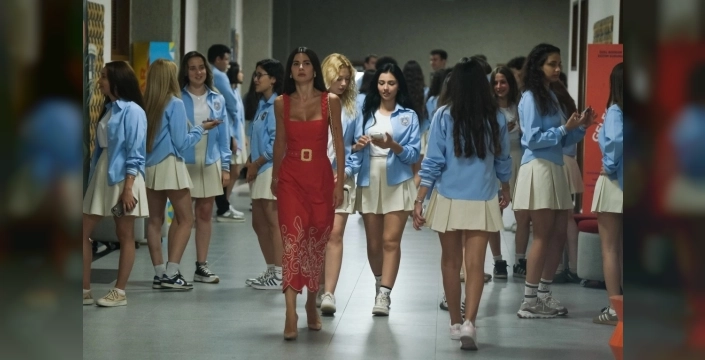 Daha 17'nin 'diva'sı Şebnem Akkaya, sosyal medyada fırtına gibi esiyor