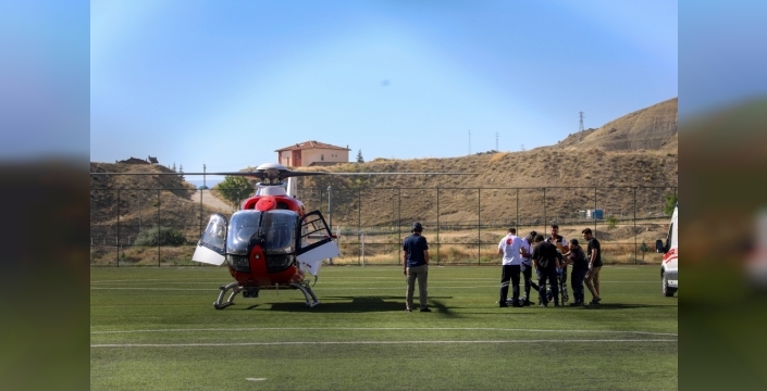 Darende'de hayati tehlike atlatan genç, helikopterle Malatya'ya nakledildi