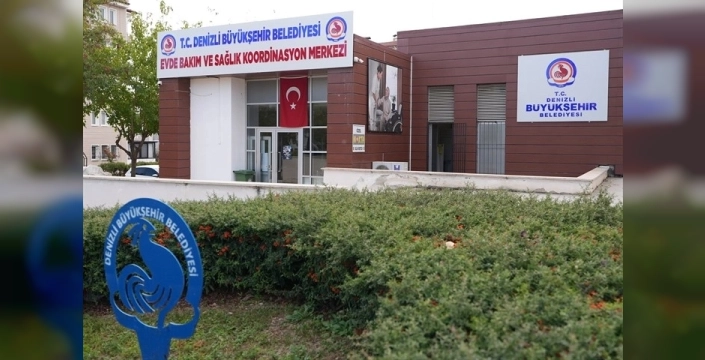 Denizli'de evde sağlık hizmetlerine doktorlardan, profesörlerden övgü yağdı!