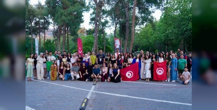 Denizli’de gençler kültürel zenginliklerini paylaştı
