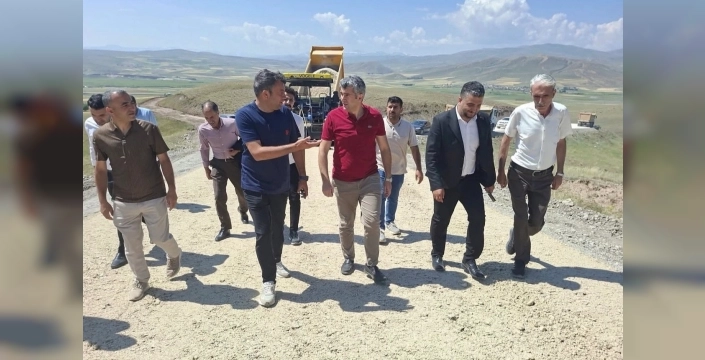 Diyadin kaymakamı, köy yollarındaki çalışmaları yakından takip etti