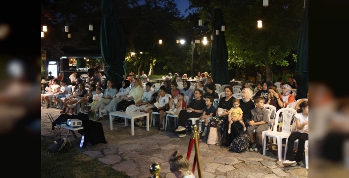 Dobruca Değirmen Park'ta büyülü bir akşam: Çocuklar yıldızların altında sinemayla buluştu