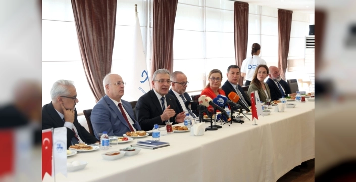 Dokuz Eylül Üniversitesi, İngilizce Tıp ve Havacılık-Uzay Mühendisliği ile dünyaya açılıyor