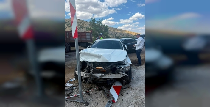 Düğün konvoyu kana bulandı: Malatya'da zincirleme kaza 4 yaralı!