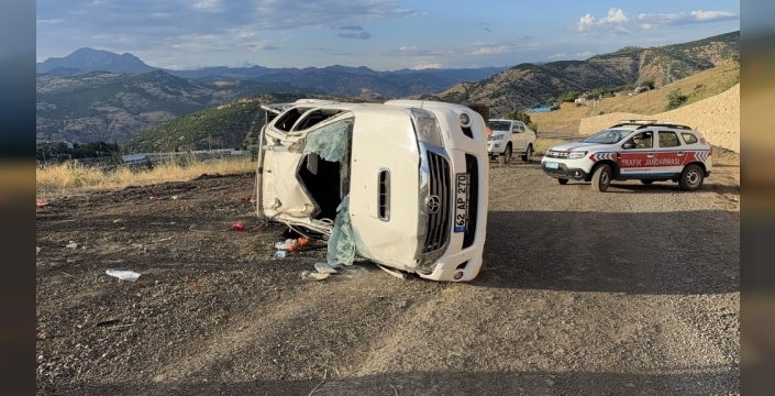 Elazığ'da devrilen pikap kazasında 3 kişi yaralandı