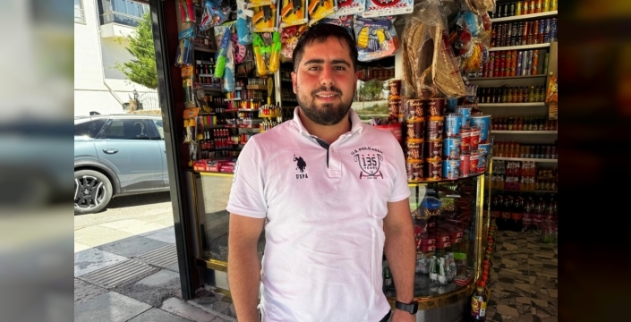 Elazığ'da küçüklerin dürüstlük dersi: Su parasını unuttukları kovanın içinden çıktı