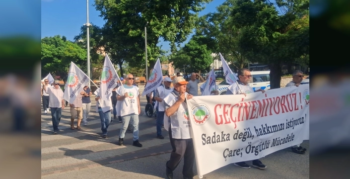 Emekliler seslerini yükseltti: 'Geçinemiyoruz' yürüyüşü Keşan'da yankılandı
