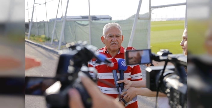 Erciyes'in zirvesinde spor rüzgarı: Başkan Büyükkılıç'tan takımlara ziyaret