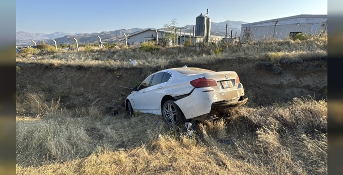 Erzincan'da feci kaza: 3'ü çocuk 6 kişi yaralandı