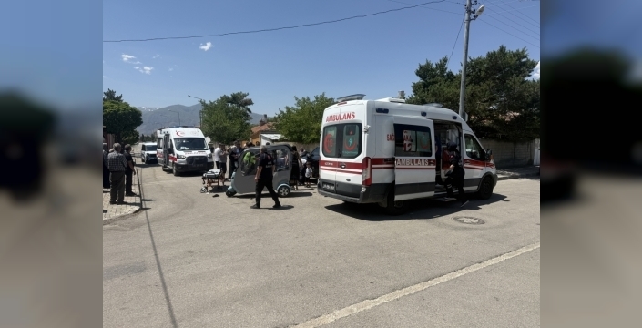 Erzincan'da trafik kazası: 1 çocuk ve 2 yetişkin yaralandı