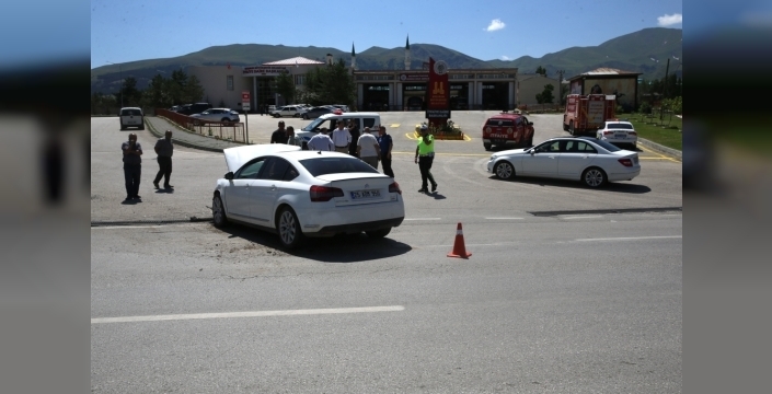 Erzurum’da itfaiye aracıyla otomobil çarpıştı: 7 yaralı