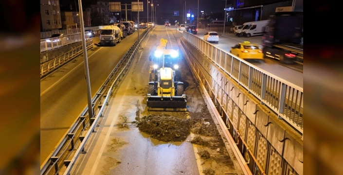 Eskihisar alt geçidi'nde gece yarısı operasyonu: Temizlik ve bakım mesaisi sürüyor