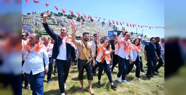 Feslikan'da başpehlivanlık kemeri Erkan Taş'ın oldu: 850 pehlivanın mücadelesi nefes kesti