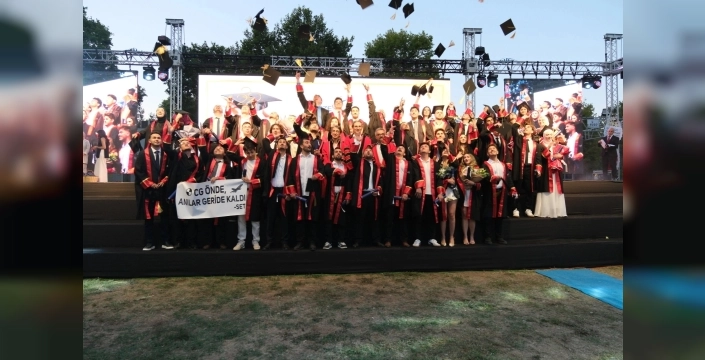 Gebze Teknik Üniversitesi'nde 1480 mezun diplomalarını aldı: Geleceğe umutla bakıyorlar