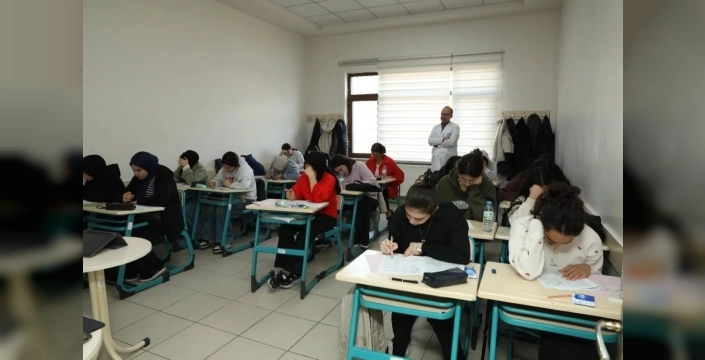 Genç KAYMEK'ten LGS ve YKS'de parıltılı başarı: Kayseri gururlandı!