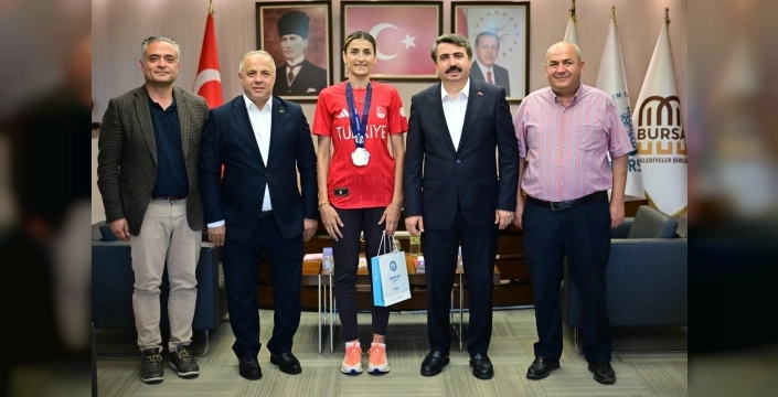 Hatice Kübra İlgün, madalya sevincini Oktay Yılmaz'la paylaştı