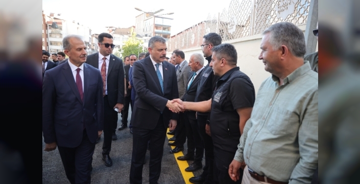 İçişleri Bakanı Mustafa Çiftçi, Hakkari'de önemli ziyaretlerde bulundu