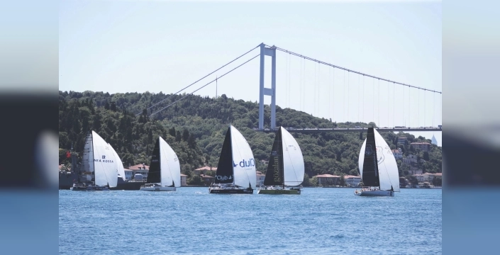 İstanbul Boğazı yelken şöleniyle çalkalandı: 55. Deniz Kuvvetleri Kupası başladı
