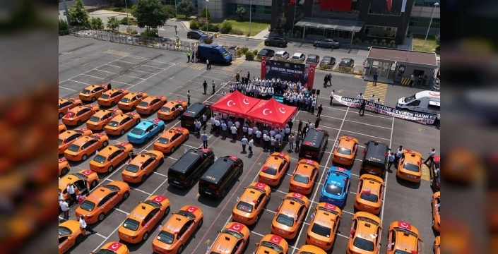 İstanbul'da 253 taksilik demokrasi konvoyuyla 15 Temmuz anıldı