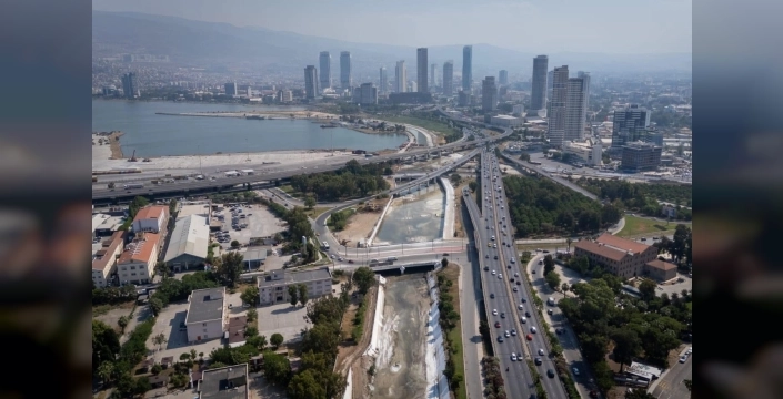 İzmir'de derelerde kapsamlı temizlik çalışmaları sona erdi